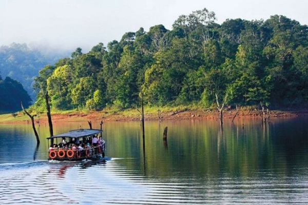 Kerala Tour - Backwaters & Hills